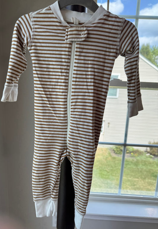 #113 Quincy Mae Gender Neutral jumpsuit 6-12 months