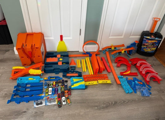 #149 Large Hot wheels track collection