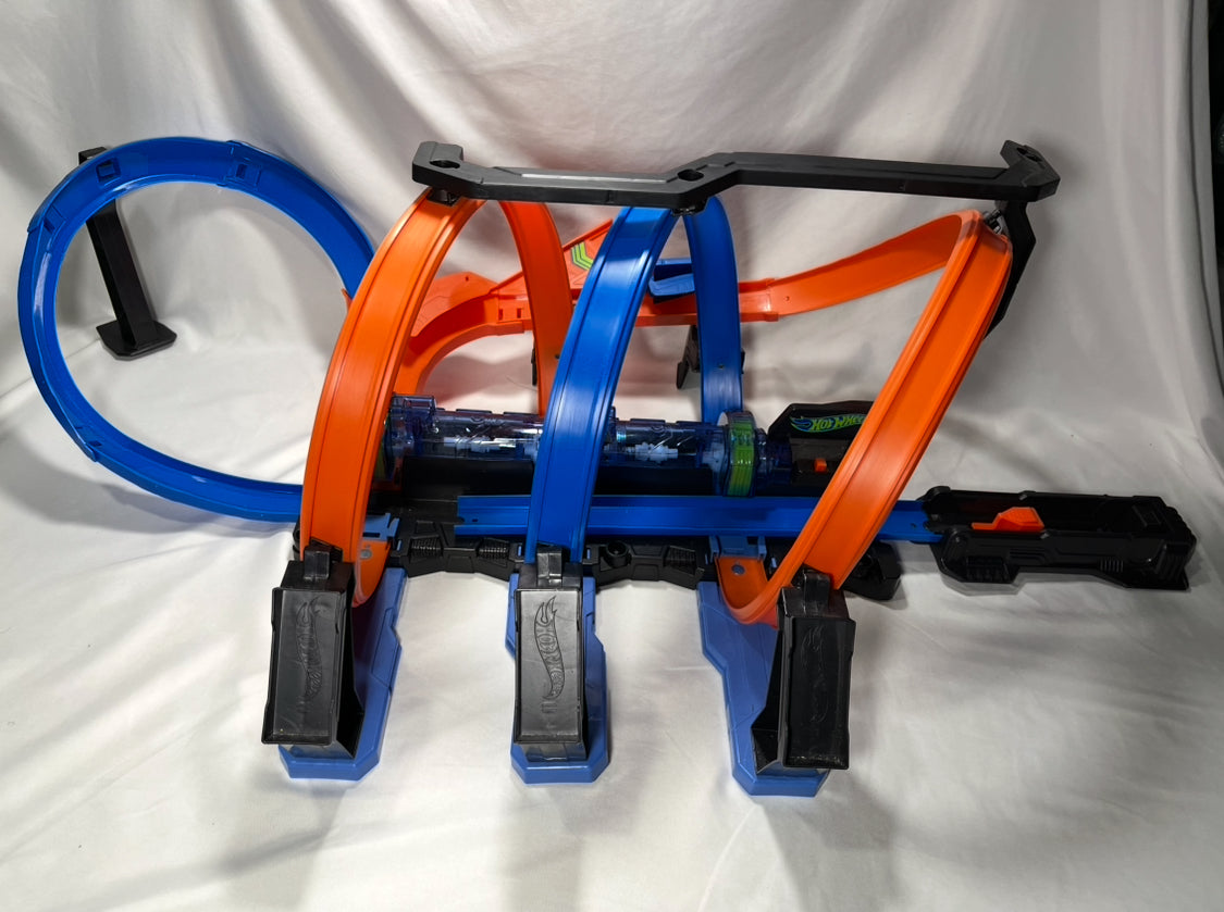 #150  hot wheels car track toy