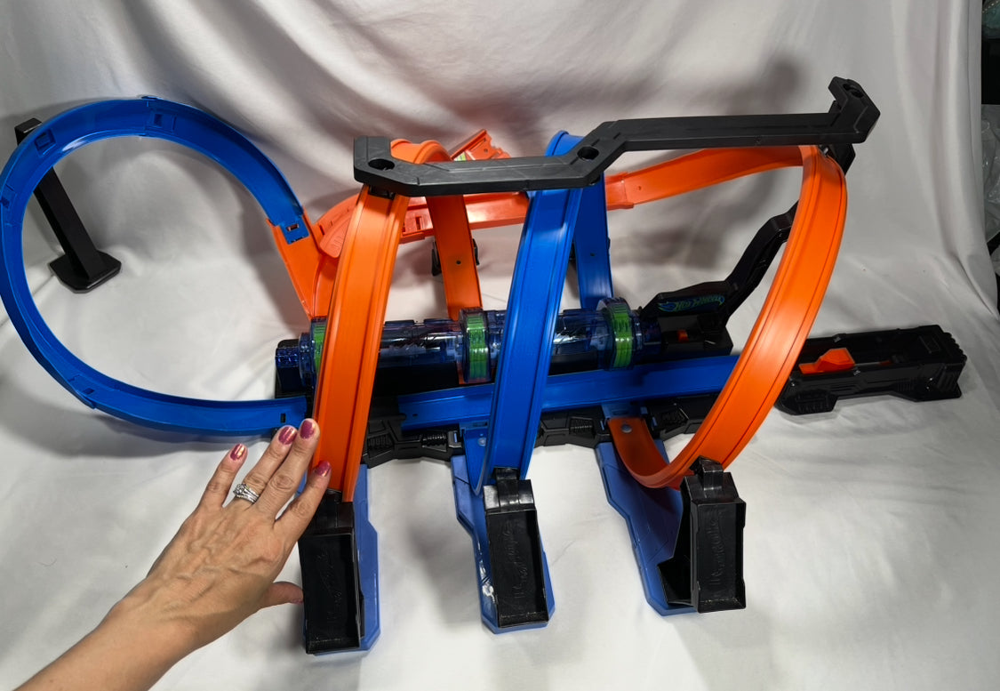 #150  hot wheels car track toy
