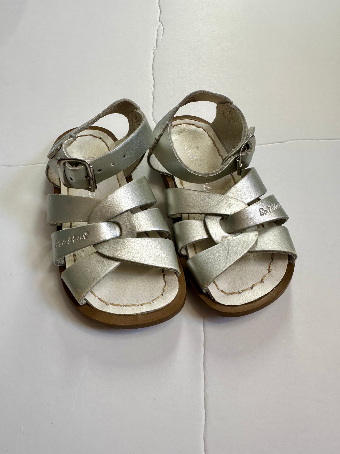 #162 Saltwater silver sandals size 6