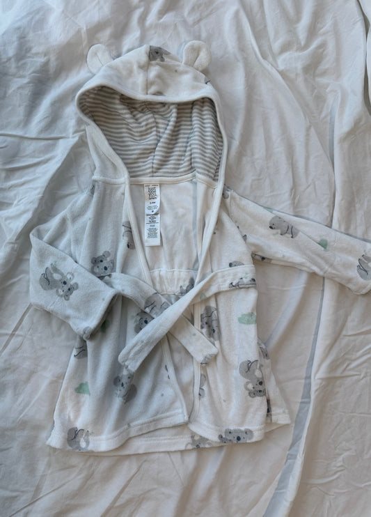 #113 Carter’s gender neutral 0-9 month robe