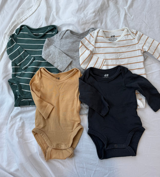 #113 Gender Neutral NB H&M long sleeve Onsie bundle