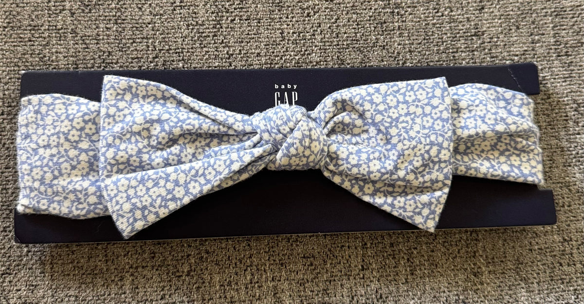 #92 baby GAP NWT bland white flower bow