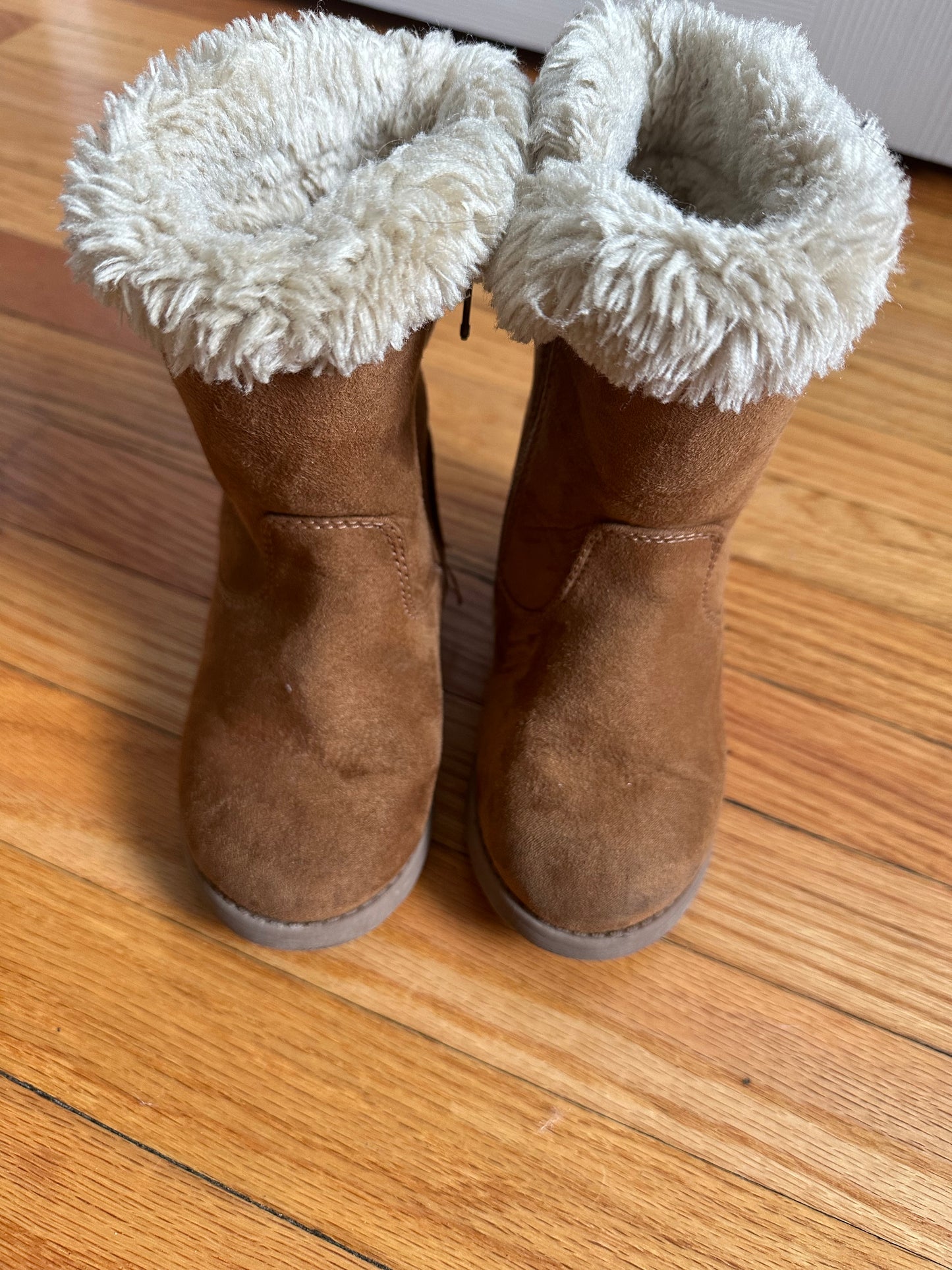 Cat & Jack Suede Boot with Fur, Tan, VGUC, Girls Size 8