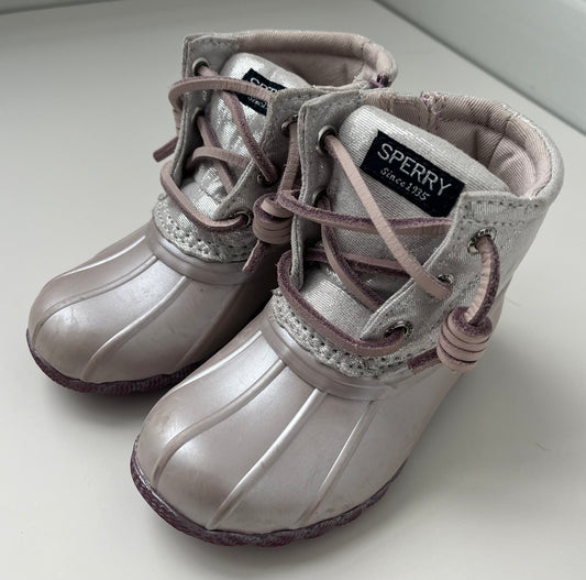 Girls size 6 toddler Sperry boots (45244)