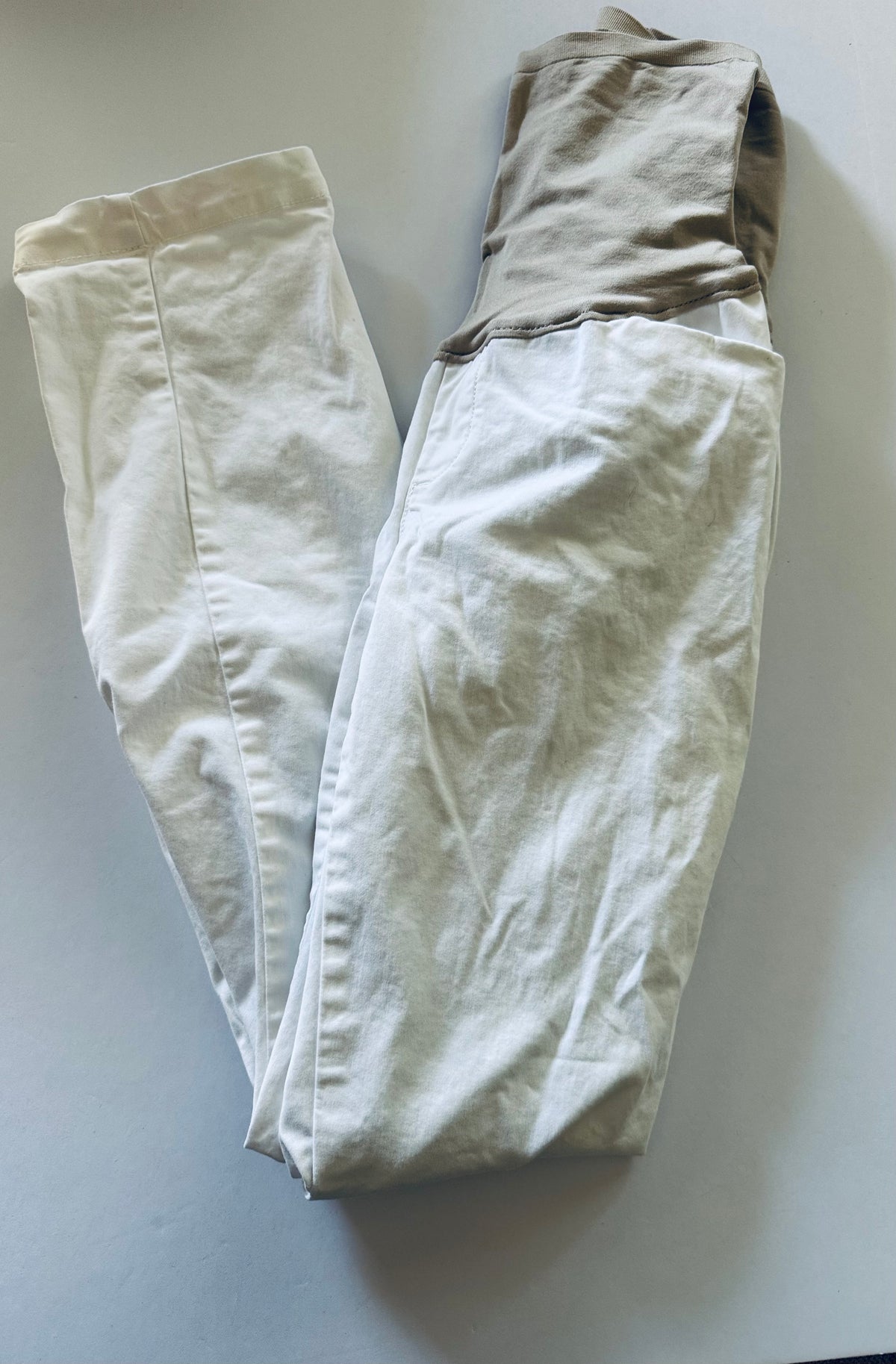 #92  Women size 2 GAP white pants. Like new