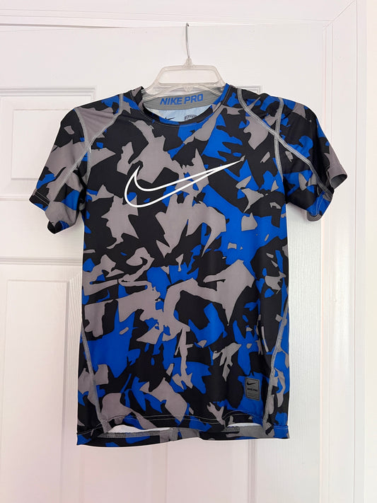 #176 - Nike Boys Dri-Fit top | M