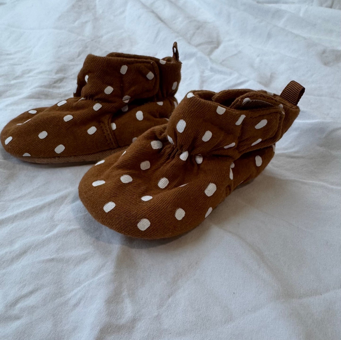 #113 Old Navy girls 0-3 month booties *reduced*