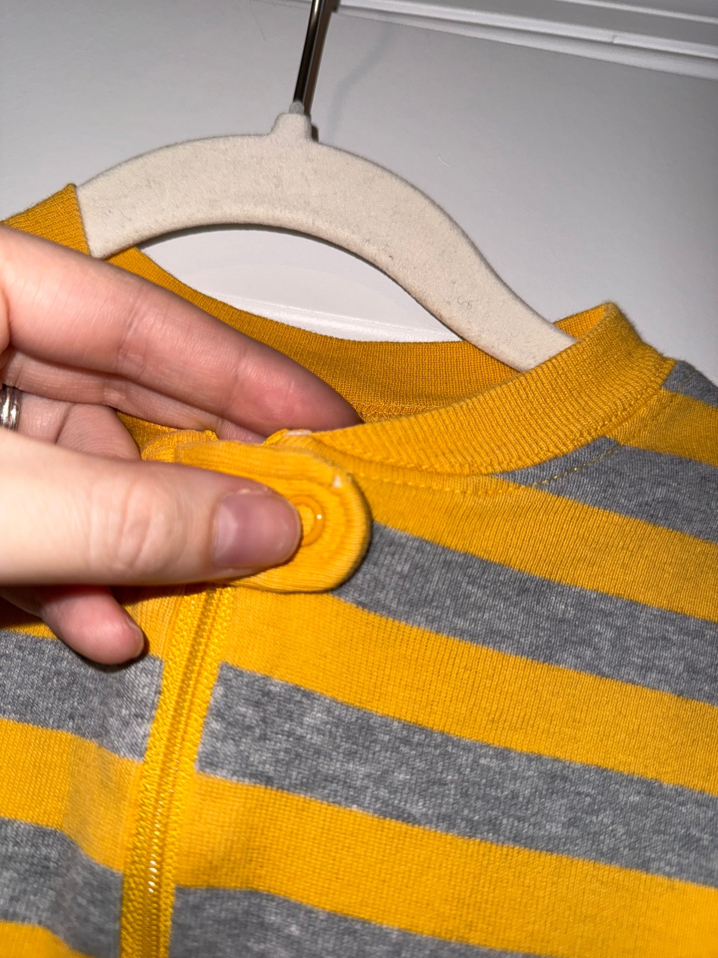 #106: 18-24m Yellow/Gray Hanna Andersson Sleeper