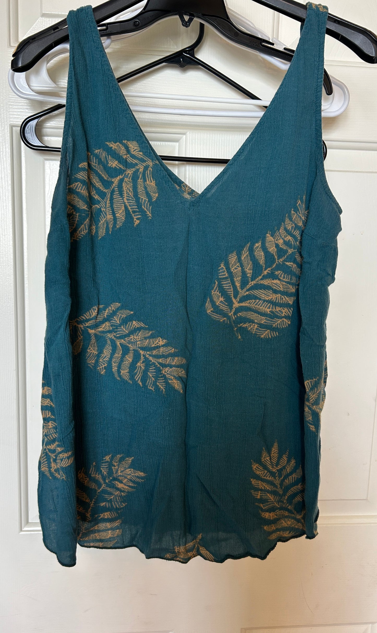#34 motherhood maternity flowy tank size s