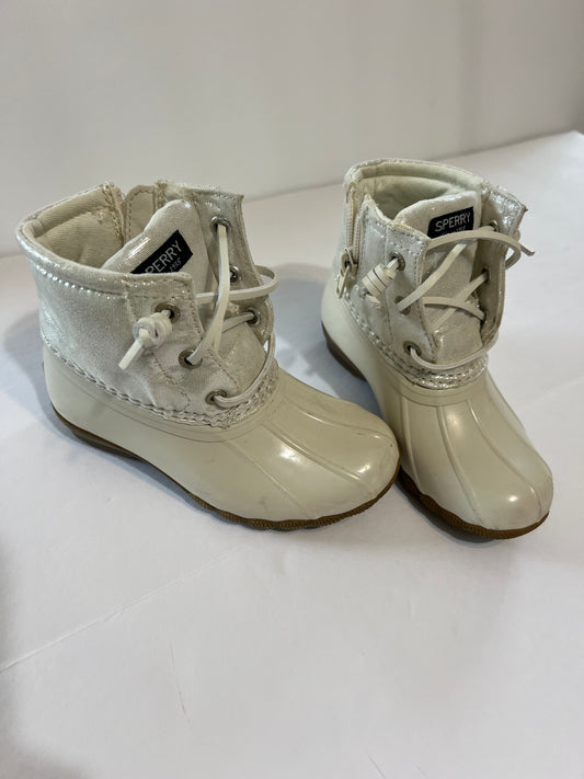 #78 girls 9c cream shimmer sperry boots