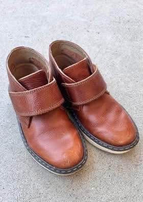 #92 Boys size 10 Johnston and Murphy brown leather dress shoes