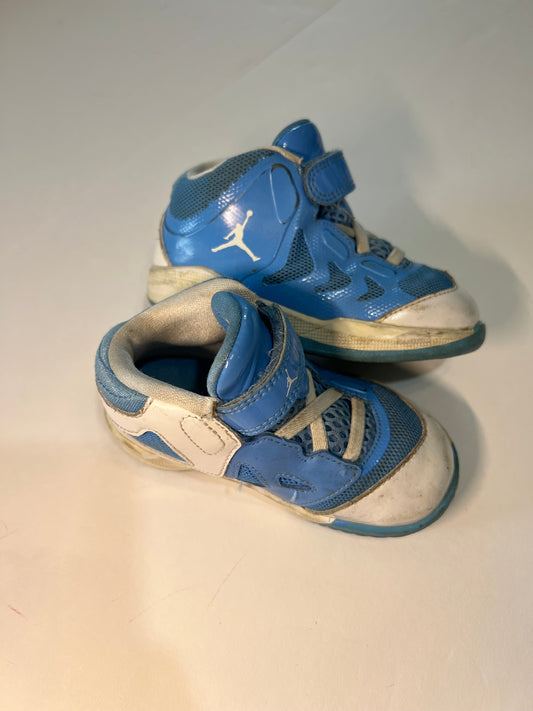 #78 boys 7c blue and white Jordans
