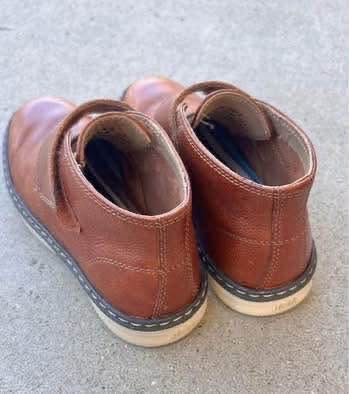 #92 Boys size 10 Johnston and Murphy brown leather dress shoes