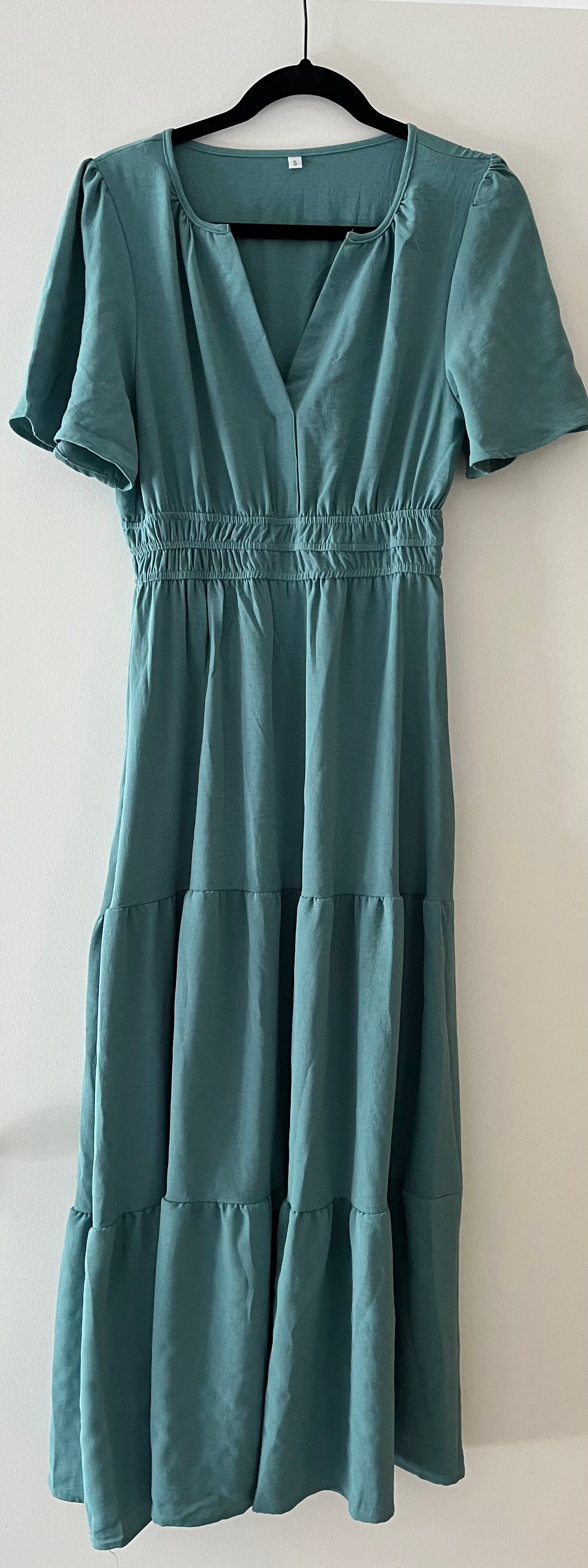 New, never worn women's size small long dress (45244)