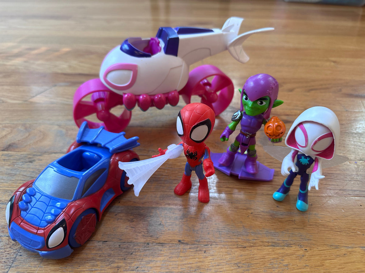 #104 Spidey and friends figurines and cars