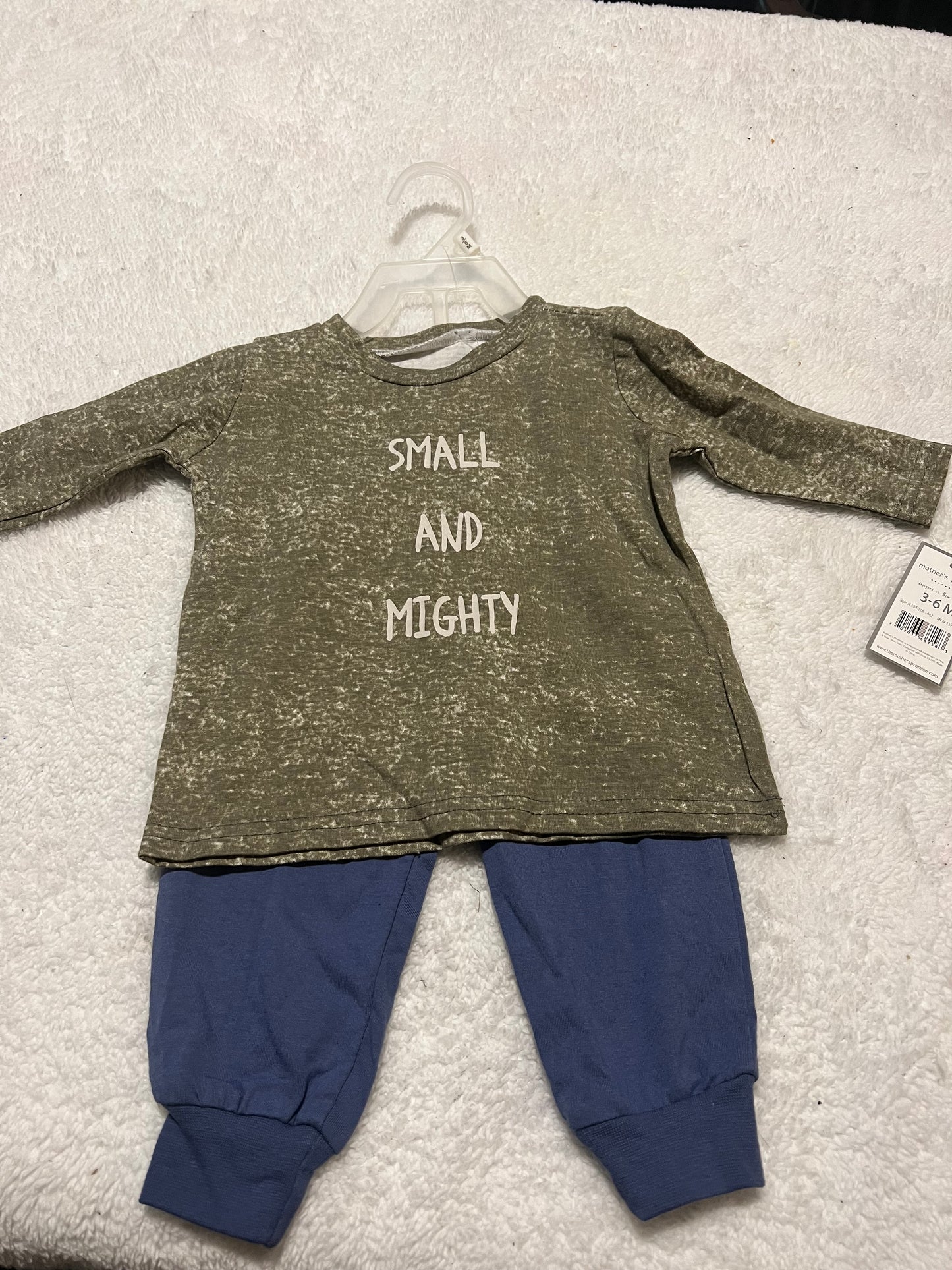 #48 NWT 2 Piece Outfit 3-6 Months