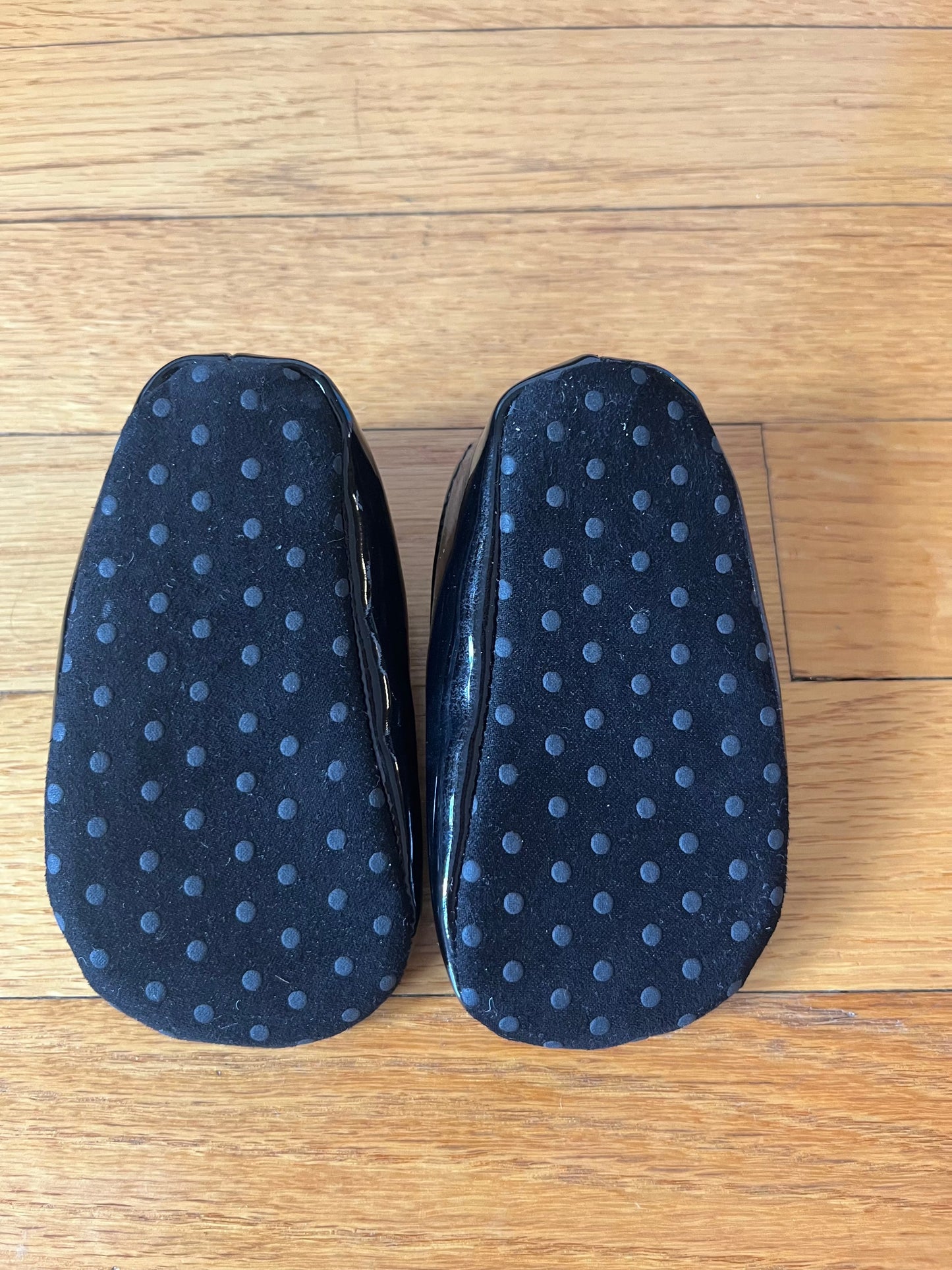 #109 Carter's Black Dressy Crib Shoes with Bow- Size 3-6m