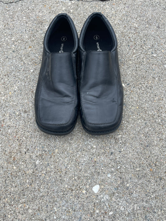 Big boys black dress shoes- size 6