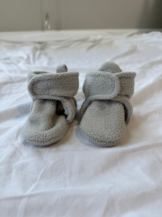 #113 Gender Neutral 0-6 month booties *reduced*