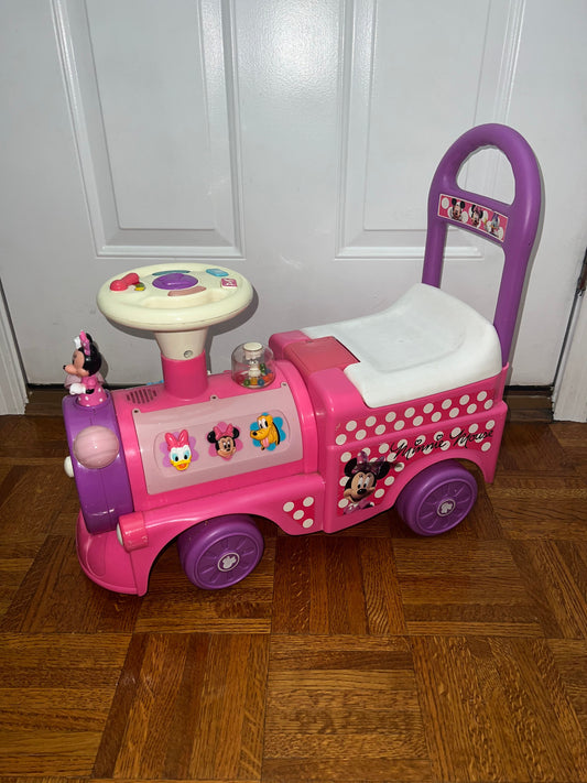 #78 Minnie Mouse ride on train