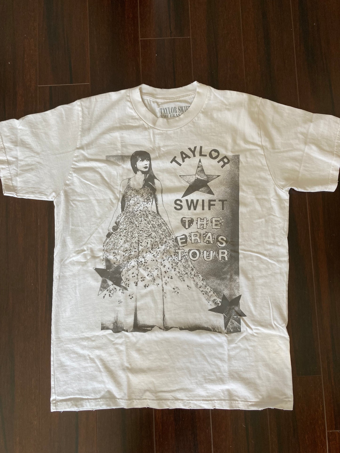 Size M authentic Taylor Swift  "The Eras Tour Photo Oversized T-shirt"  NWOT