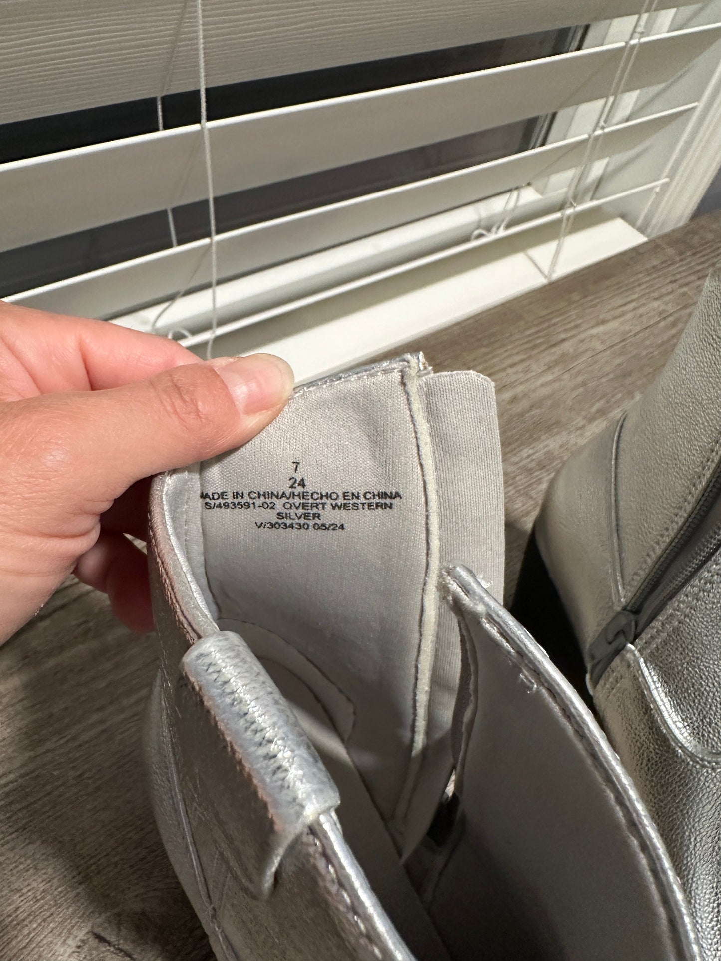 #214 Women's Silver Old Navy Boots- Size 7