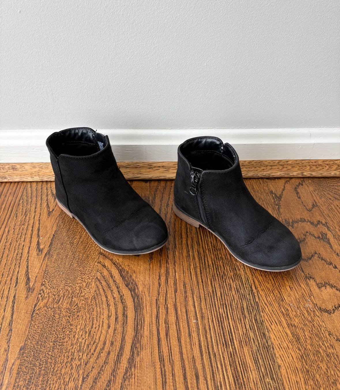 #33B • Girls • Size 9 • Cat & Jack • Black Suede Booties