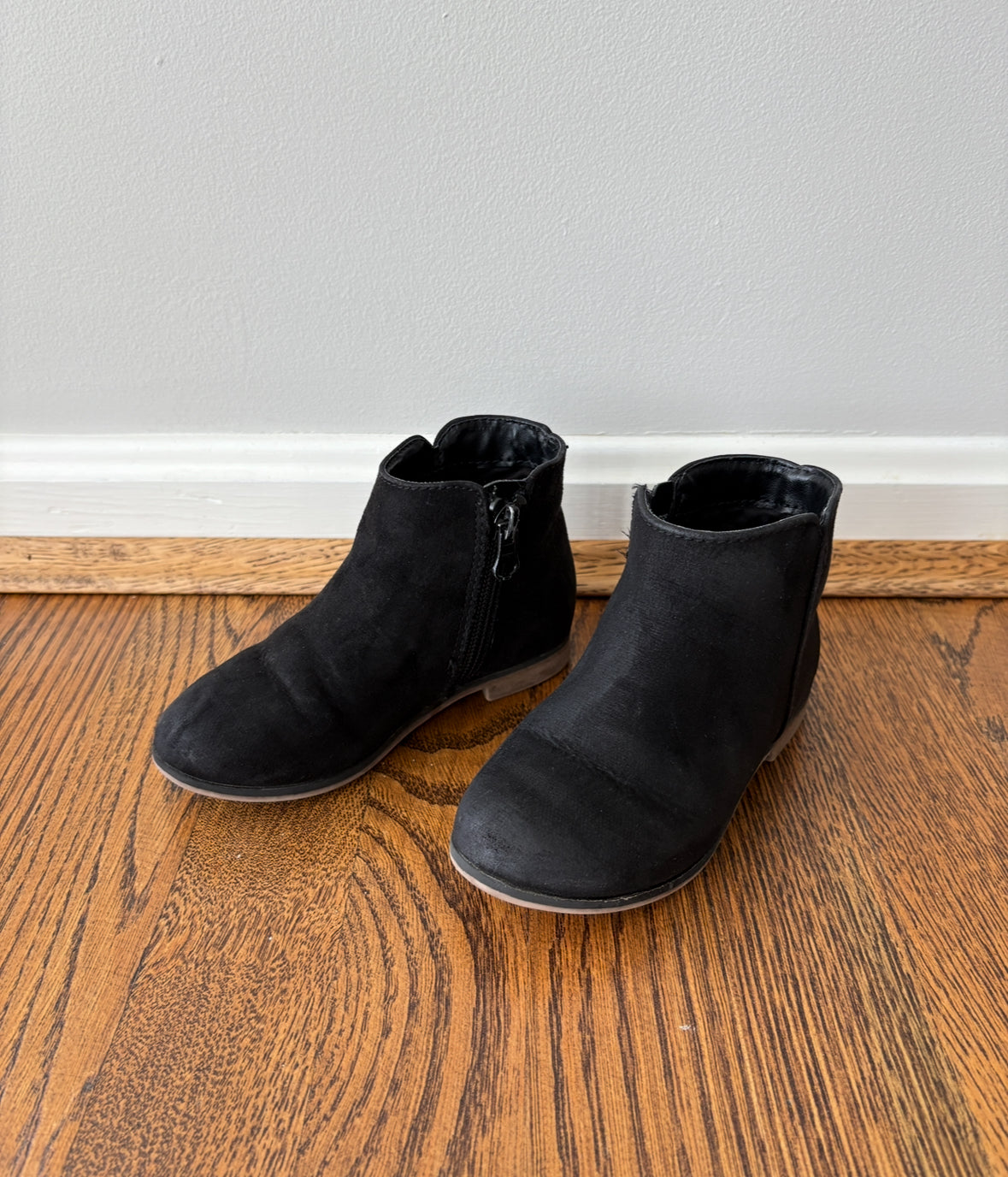 #33B • Girls • Size 9 • Cat & Jack • Black Suede Booties