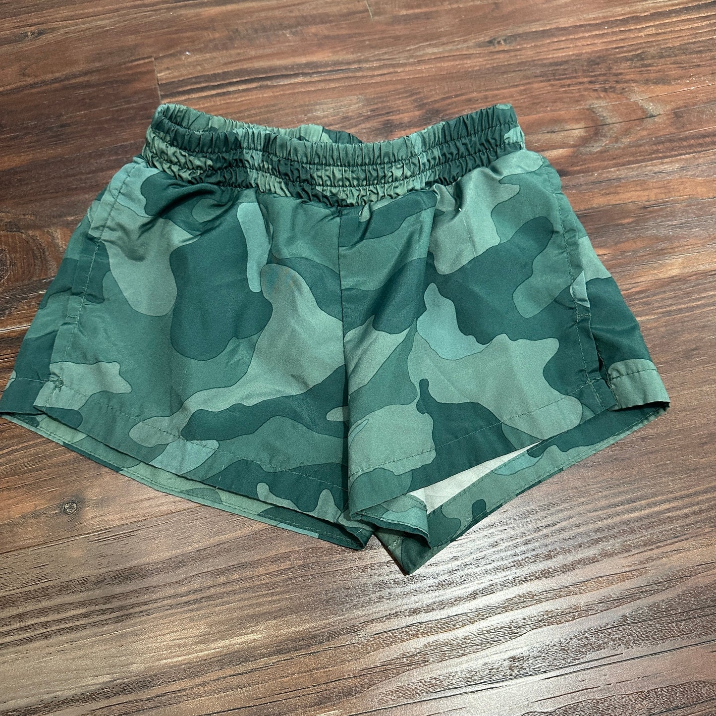 #26 Old navy active green shorts 6/7