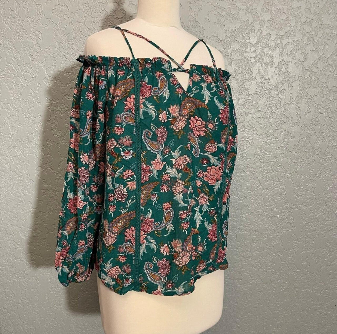 #5 NWT Xhilaration Cold Shoulder Blouse, Women's Size Small