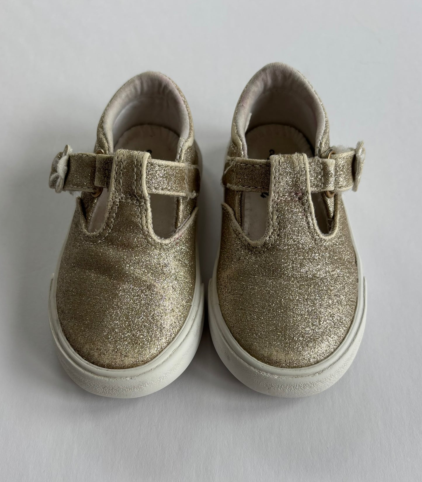 #101 Cupcakes & Cashmere Gold Glitter Shoes Girls Size 5