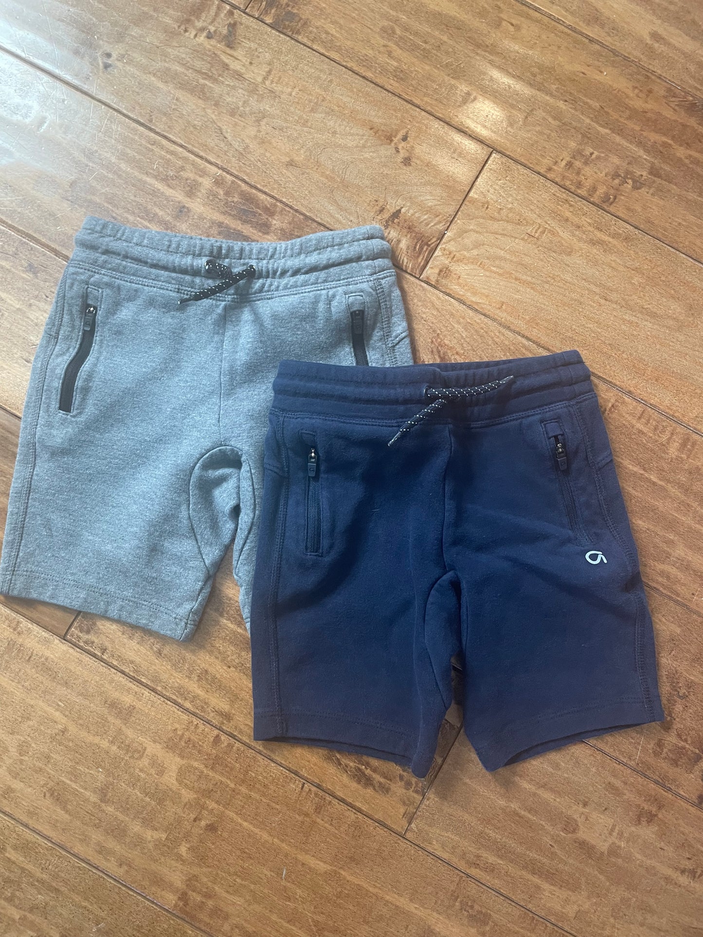#199 Boys GAP navy and gray shorts size 5