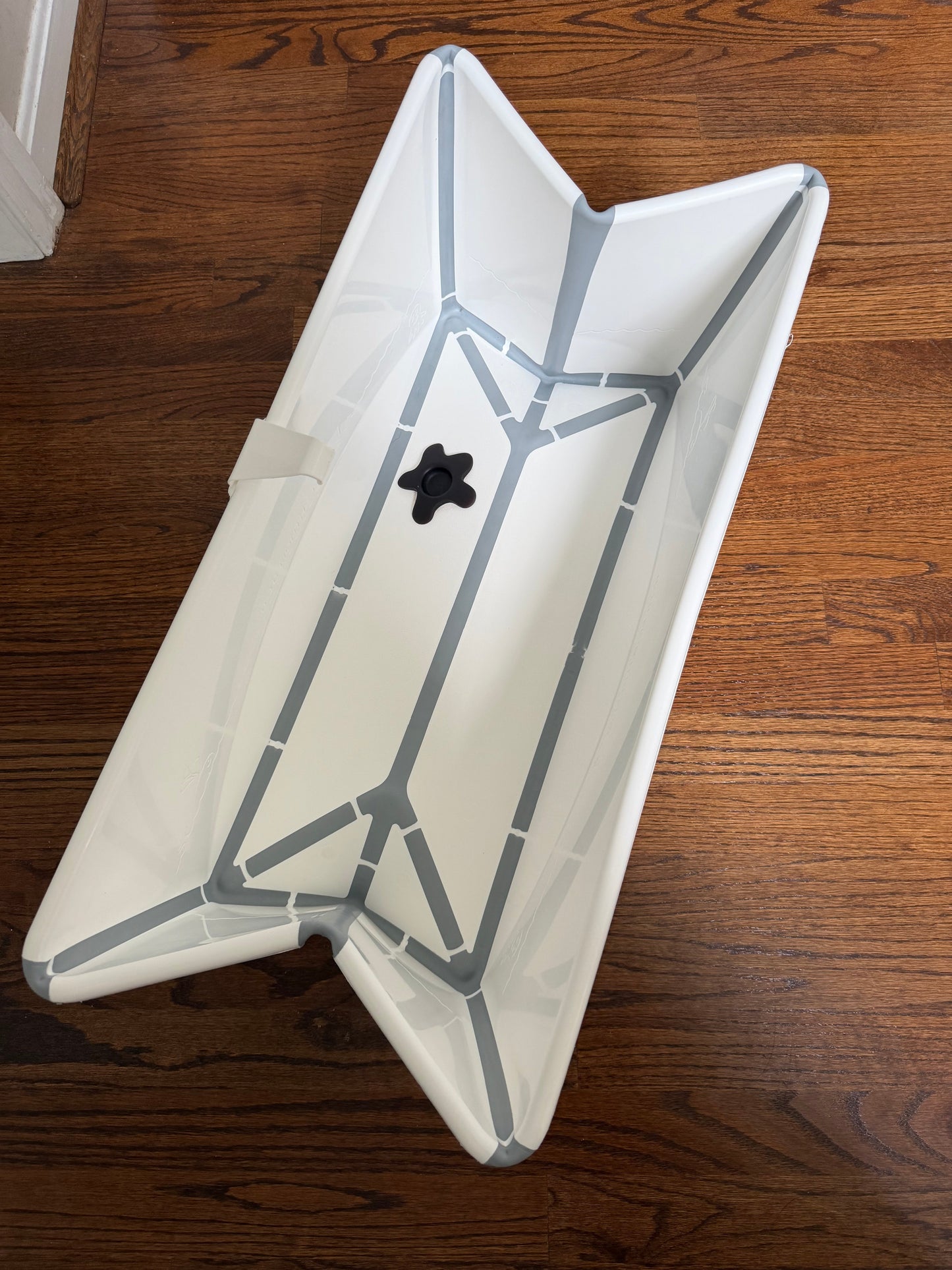 Stokke Flexi Bath - Portable Baby/Toddler Bathtub with Heat-Sensitive Plug