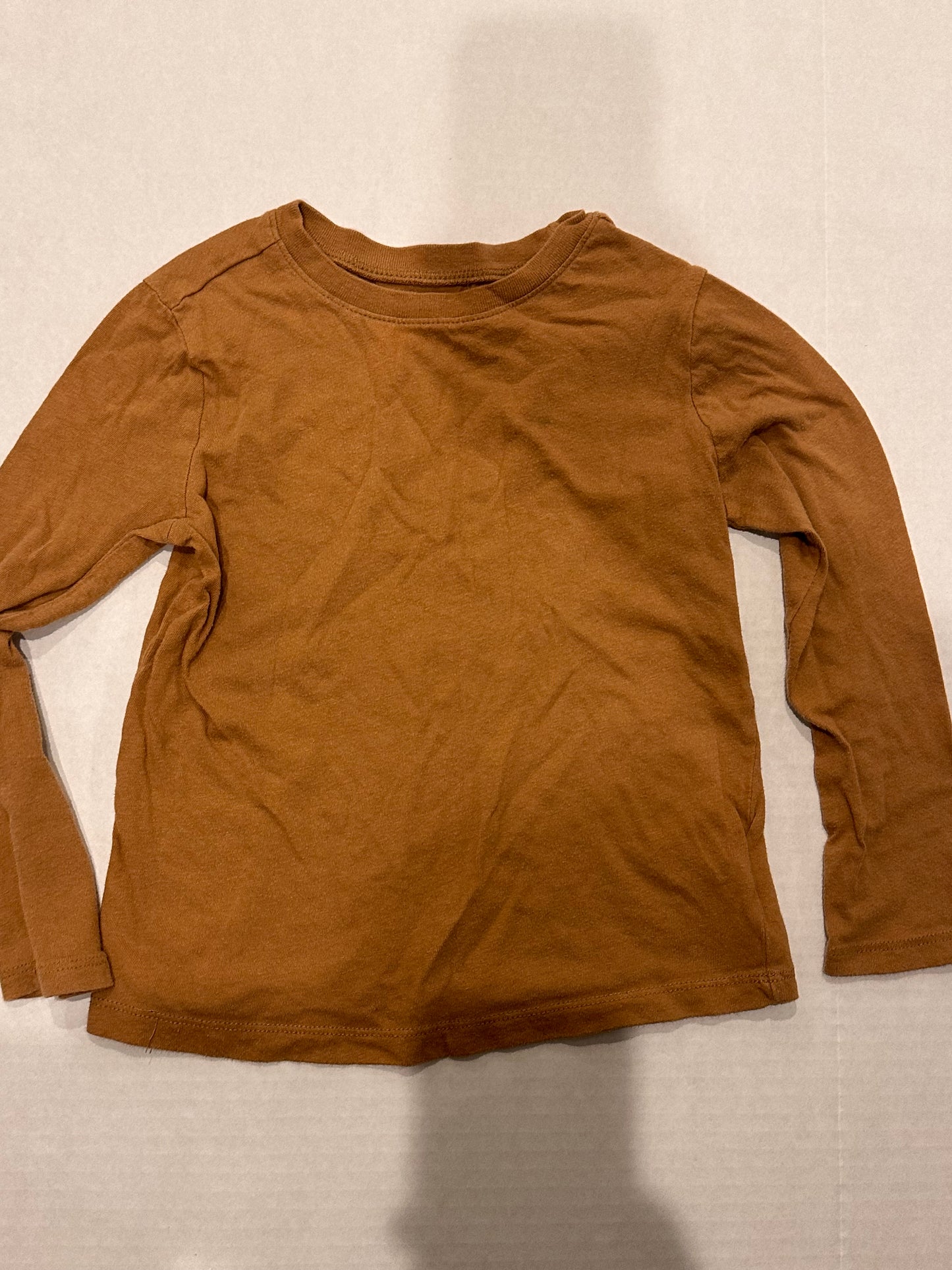 92B boys size 5T Old Navy brown long sleeve T-shirt