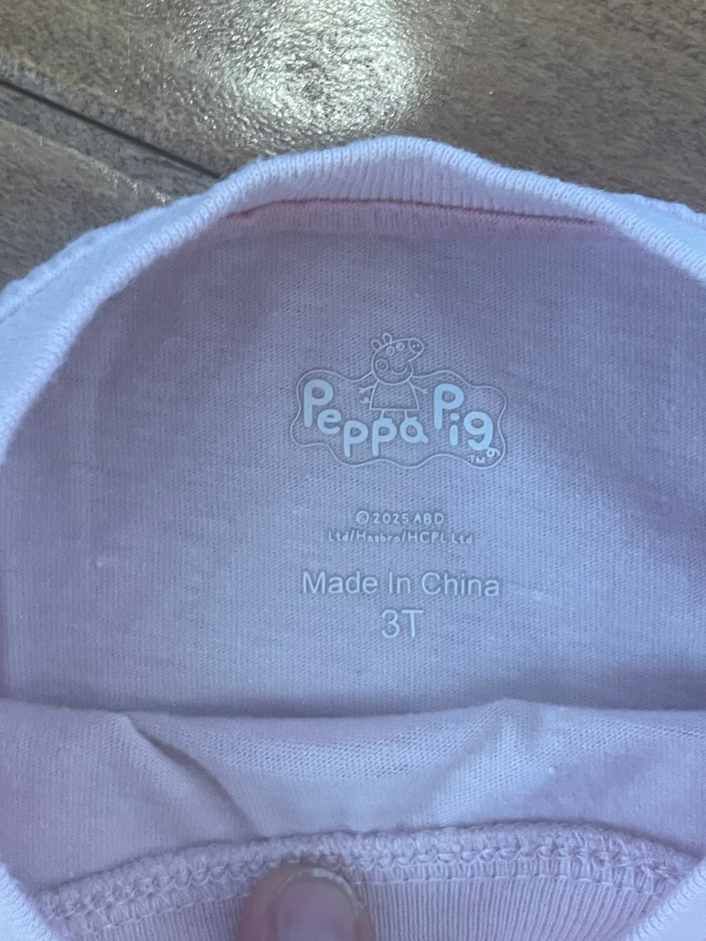 #199 Girls Peppa Pig shirt and shorts set size 3T