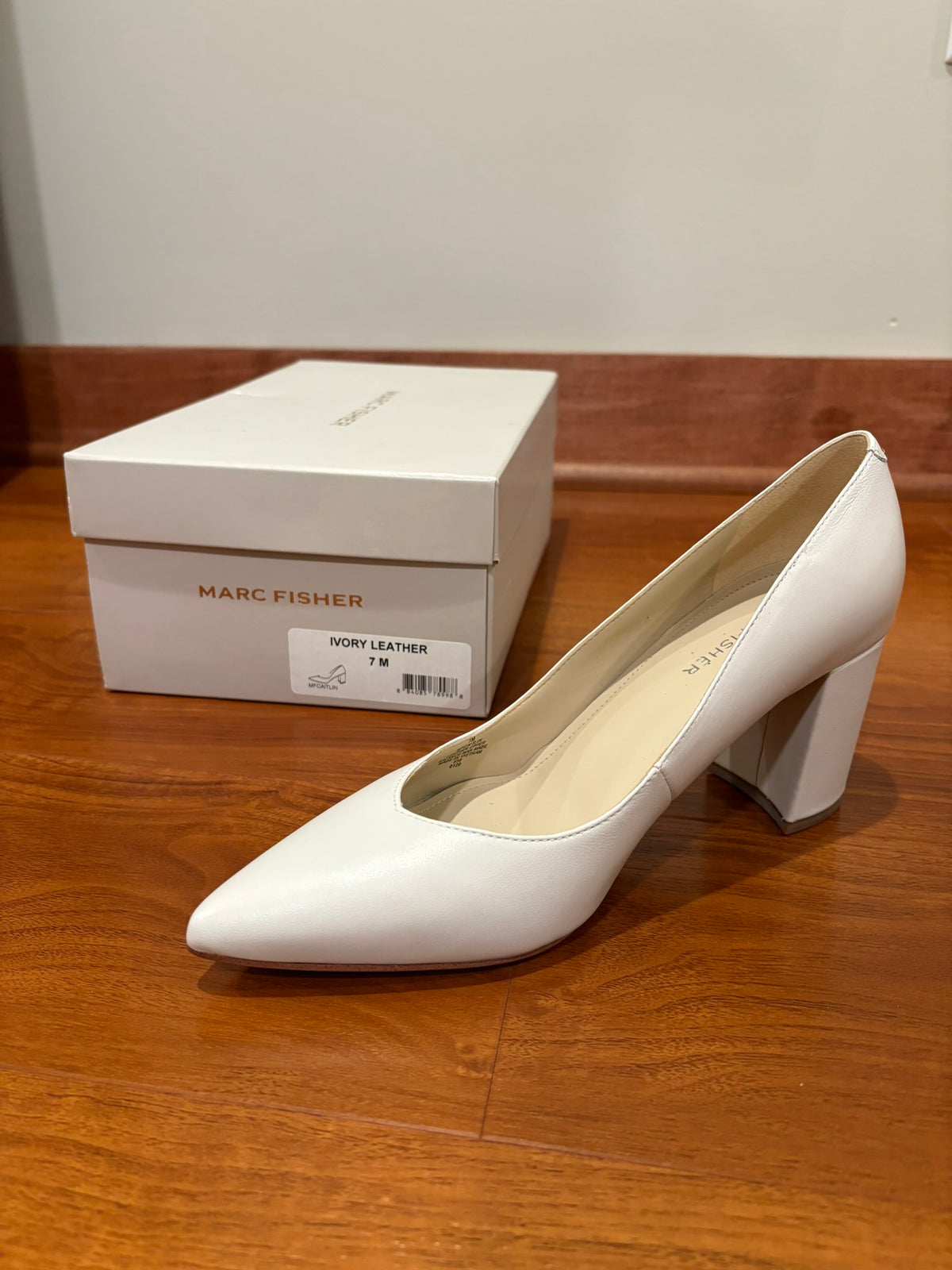 Marc Fisher Ivory Leather Block Heels Size 7