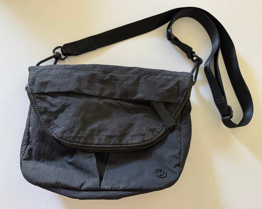 #92 Lululemon black zipper purse