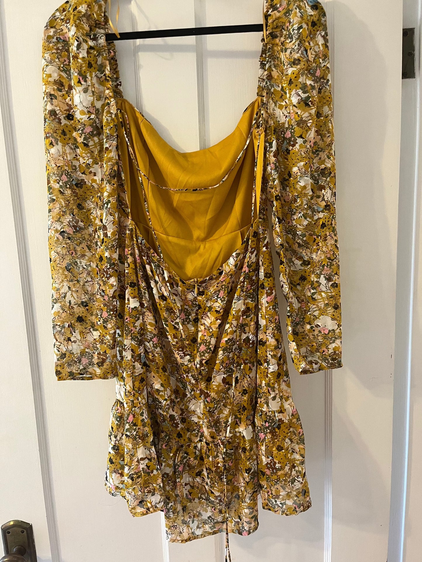 #109 Lush open tie back dress- size small