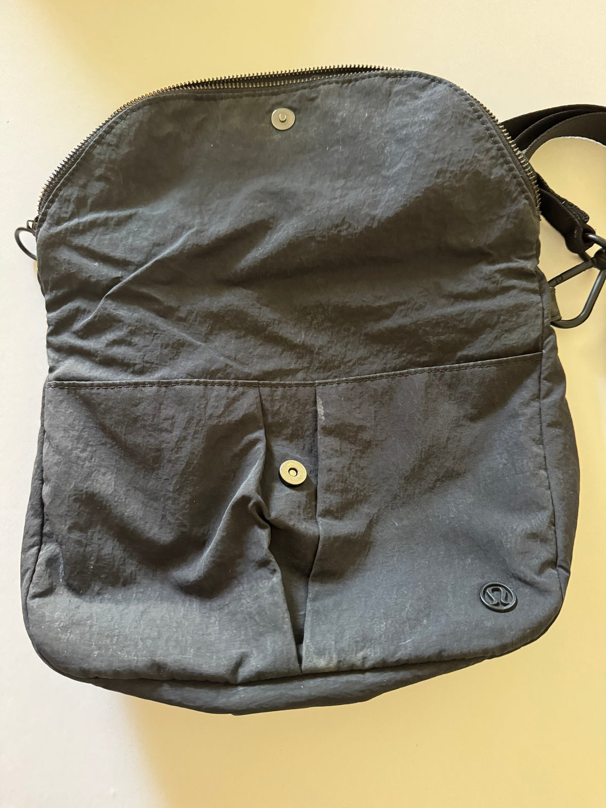 #92 Lululemon black zipper purse