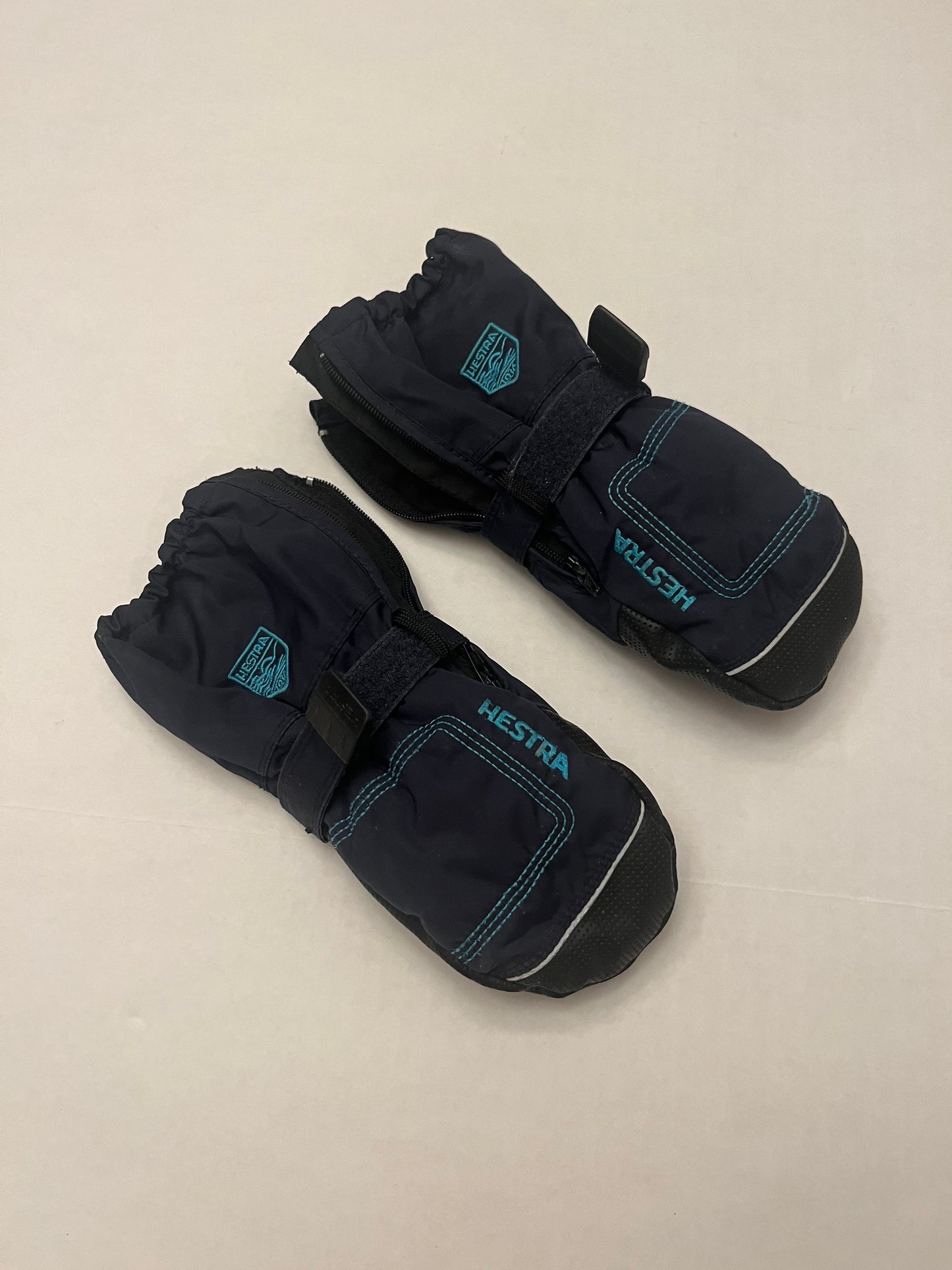 VGUC Hestra Baby zip long mitt mittens. Dark navy. Size 3. Sizing goes by age. PPU Mariemont