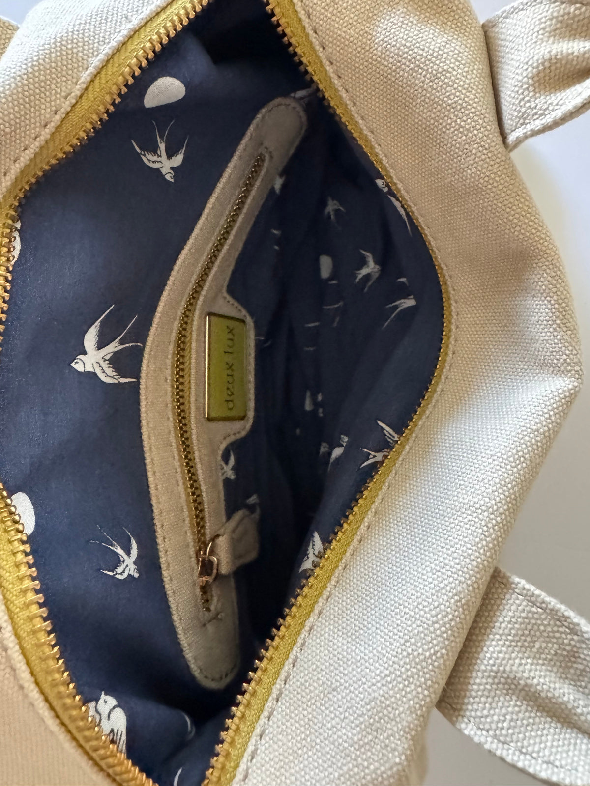 #92 NEW Deux lux purse with strap and storage bag