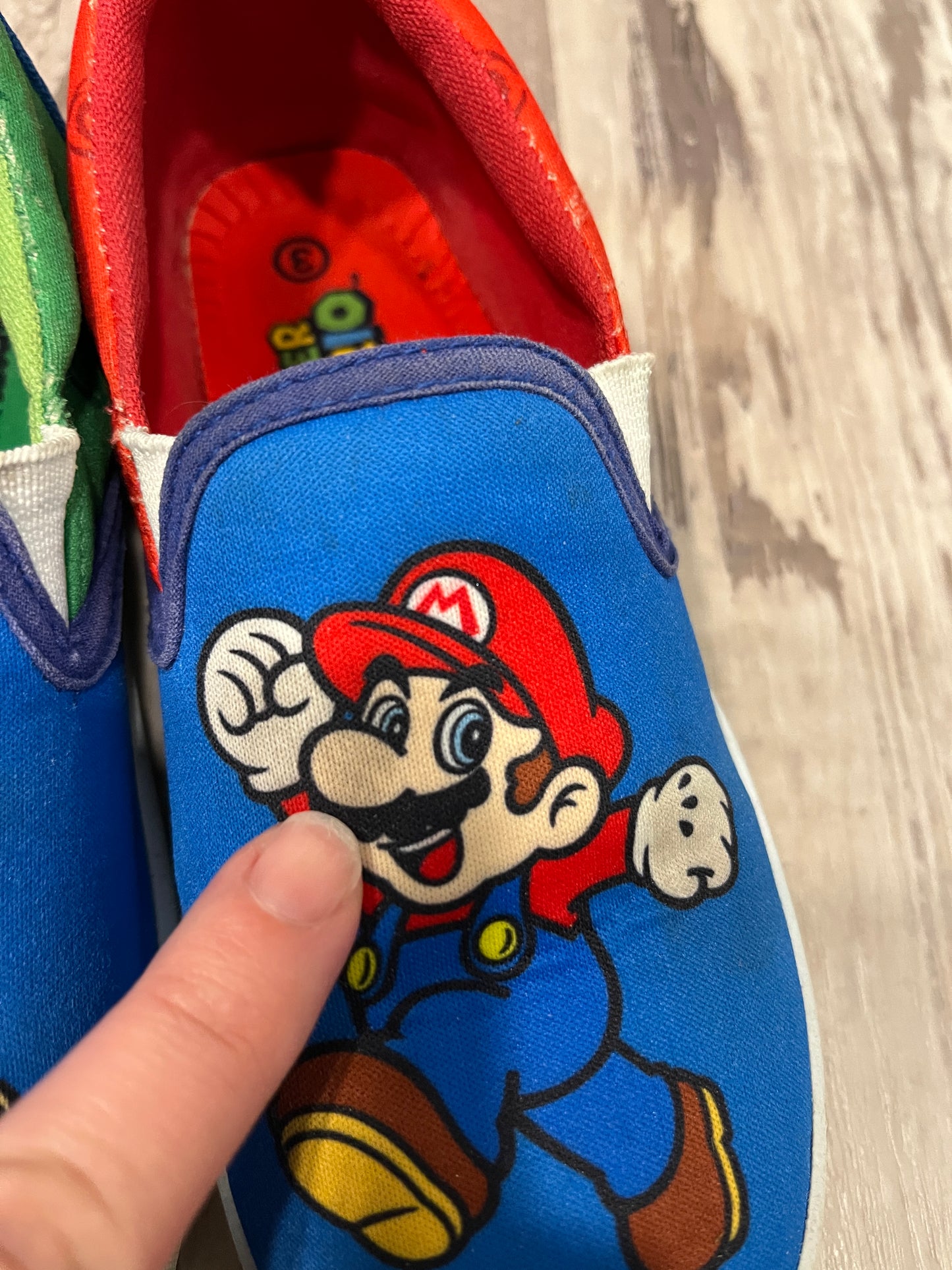 Boys Super Mario Slip on Shoes Size Youth 3