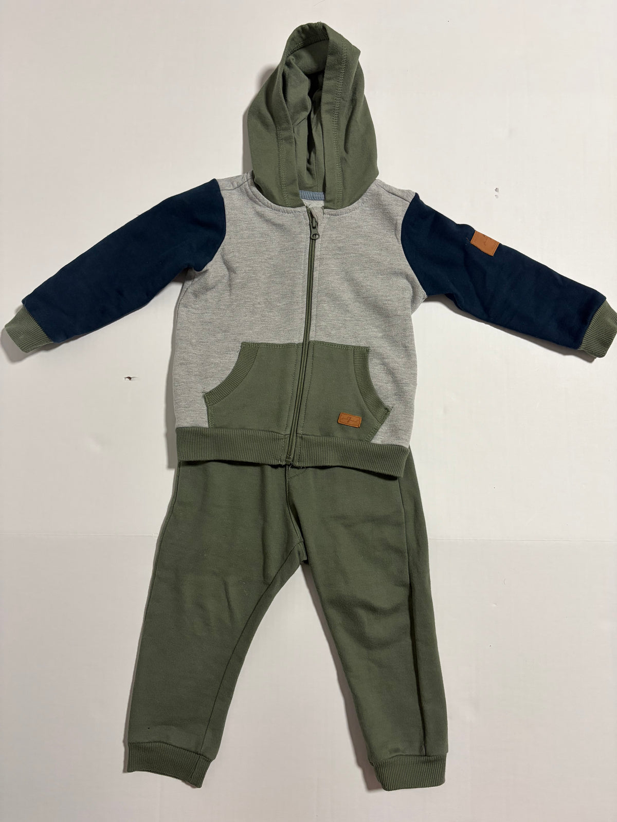 #27 Boys 18-24mos Se7en Sweatsuit