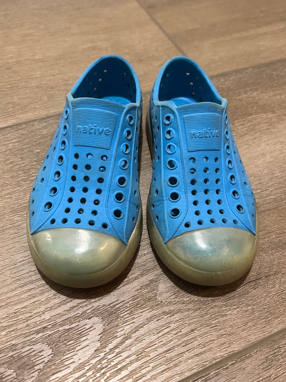 #90 Boys natives, size 9