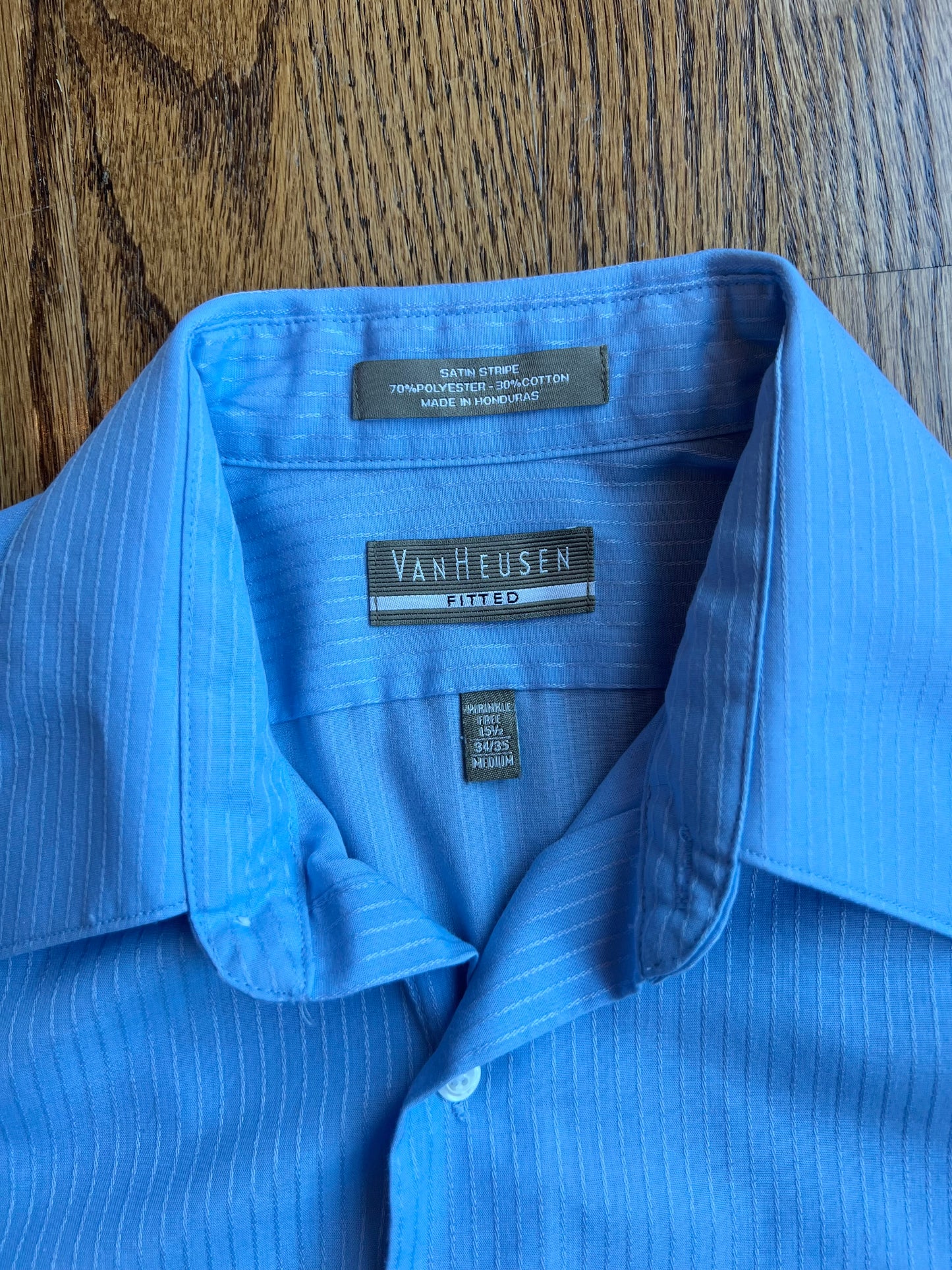 Van Heusen Men's Size Medium (15.5" Neck, 34/35" Sleeve) Blue Dress Shirt, EUC