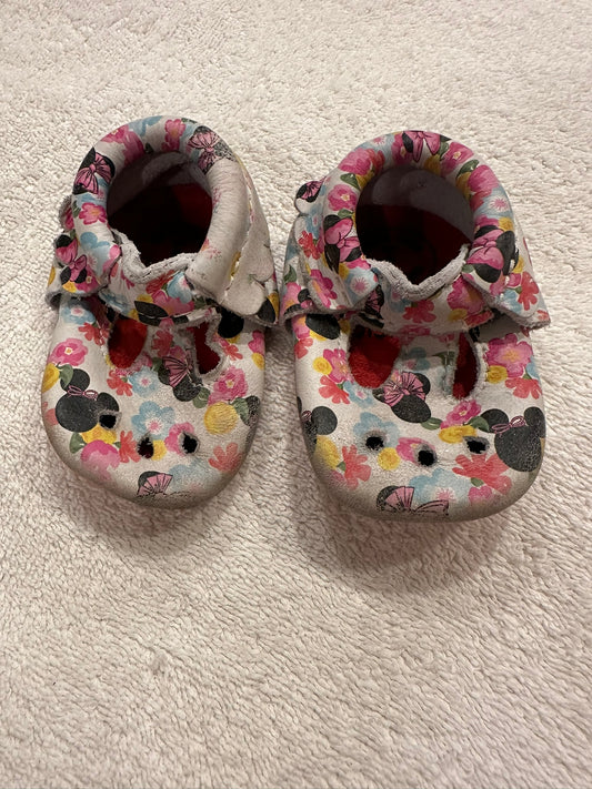 #85 Disney Baby x Freshly Picked Minnie Moccasins, Infant Girls 2