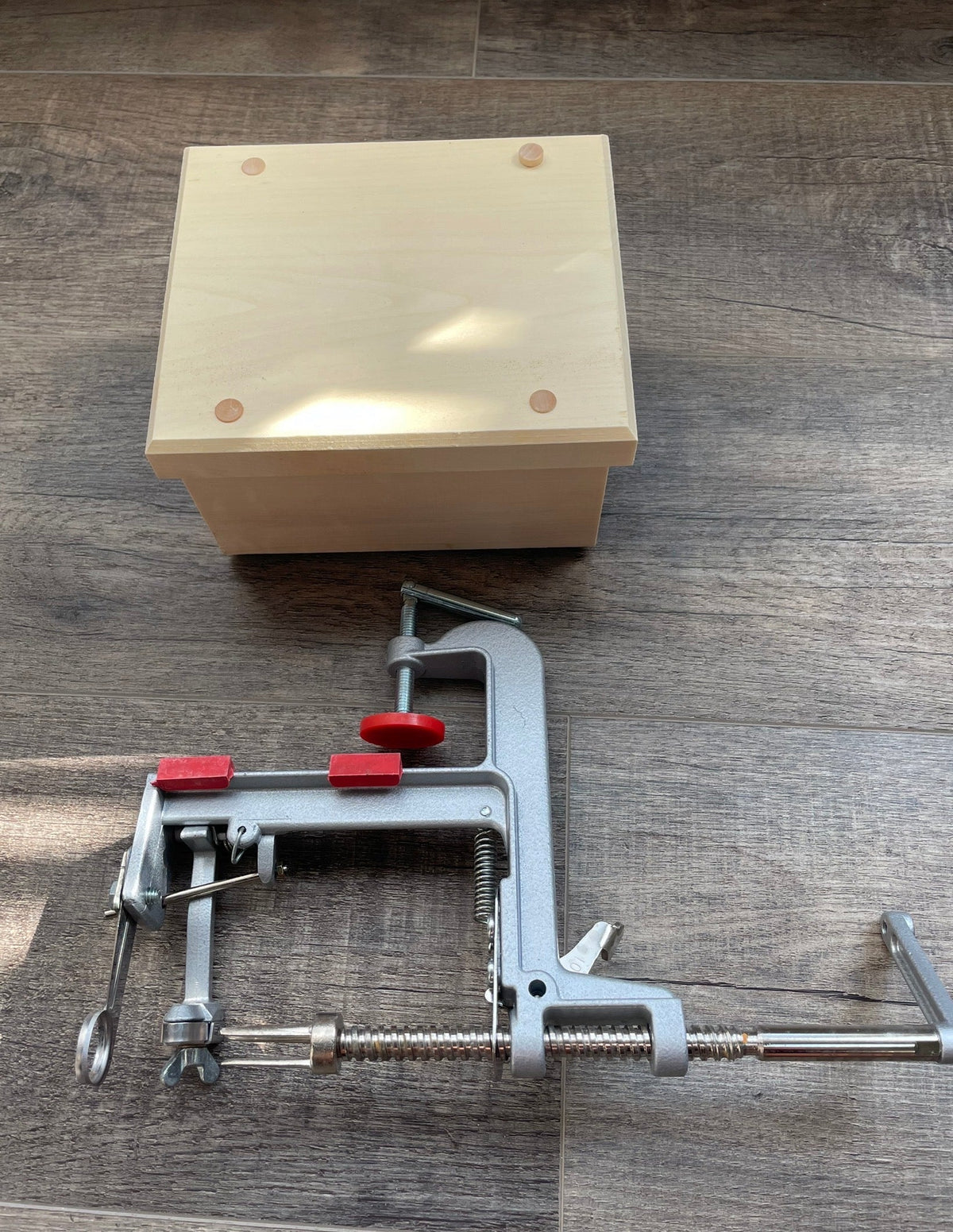 Seller 183- Apple/peeler/corer/slicer with block stand