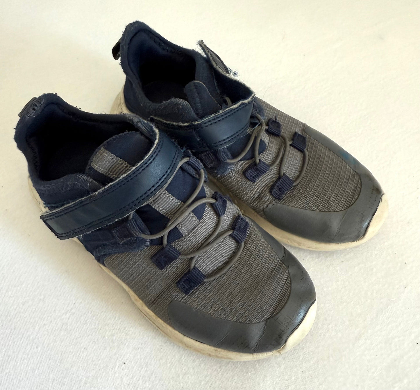 Seller 8 - boys size 10 tennis shoes